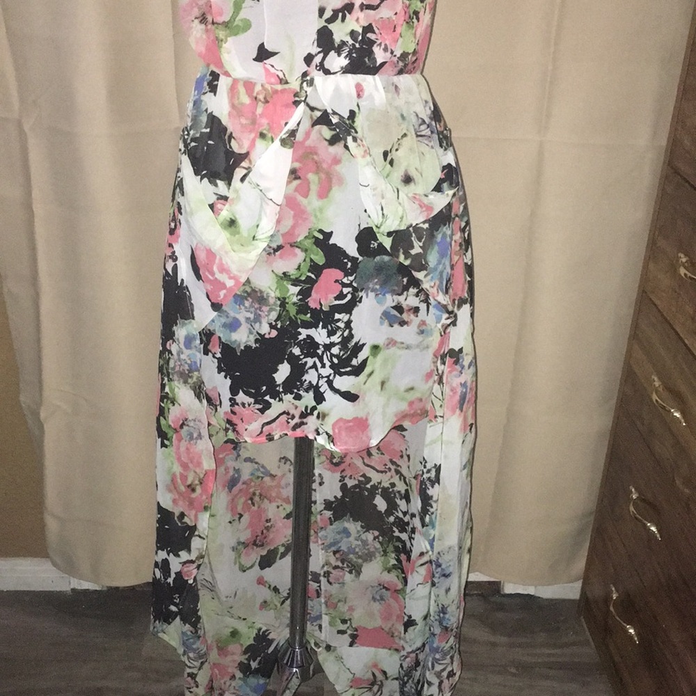 Floral high low maxi dressโ ๐ - Picture 5 of 5
